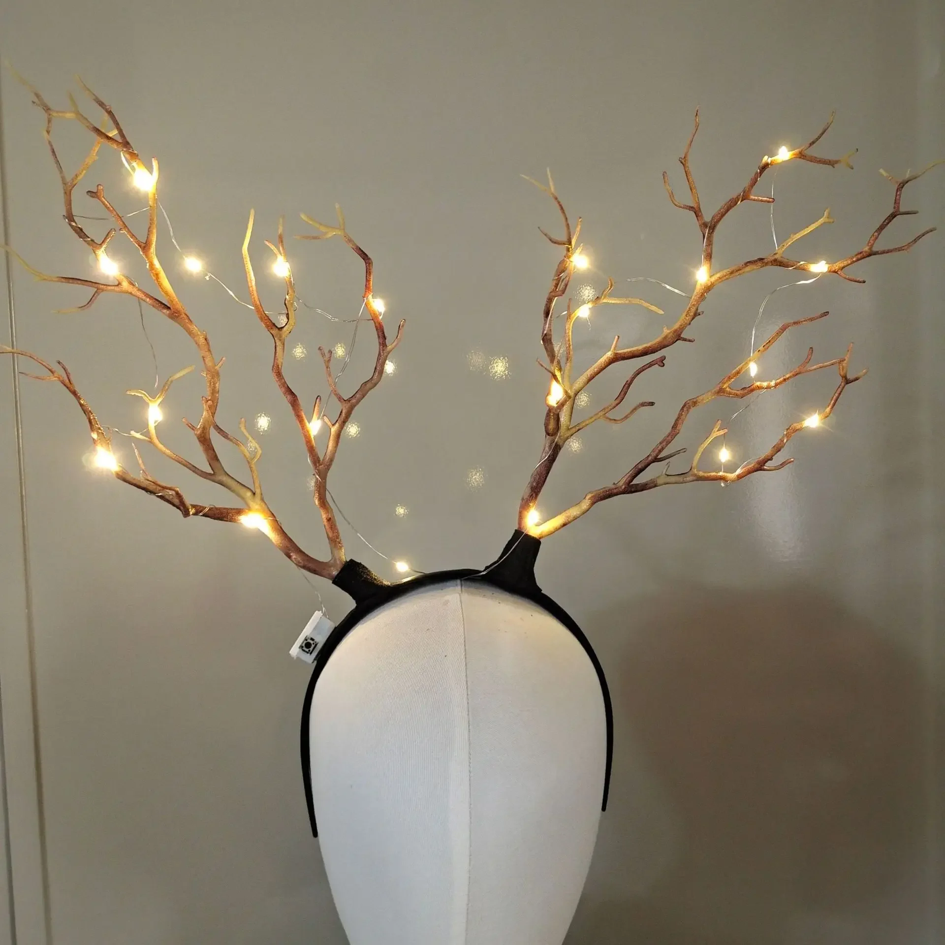 متوهجة قرون الرنة عقال للنساء  - مراجعة Snowflake Window Decal وسعره